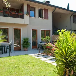 Casa Facchinetti Yellow Apartment