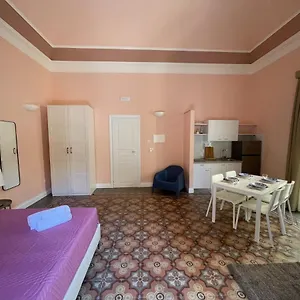 faraone-apartments.taorminaitalyhotels.com/