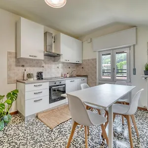 https://la-mansarda-22100.it-lombardy.com